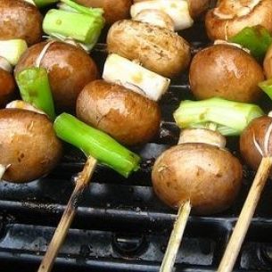 Brochettes de champiñones